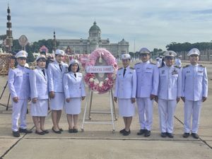 พิธีวางพวงมาลาและถวายบังคมหน้าพระบรมราชานุสาวรีย์ พระบาทสมเด็จพระจุลจอมเกล้าเจ้าอยู่หัว ณ พระลานพระราชวังดุสิต