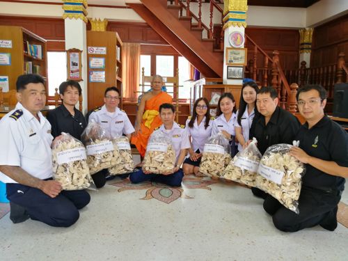 ส่งมอบดอกไม้จันทน์ ณ วัดป่าเลไลยก์วรวิหาร จังหวัดสุพรรณบุรี