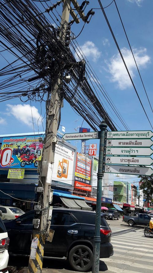 ลงพื้นที่ตรวจสอบพาดสายสื่อสารไม่เป็นระเบียบบนเสาไฟฟ้า ตามเรื่องร้องเรียน